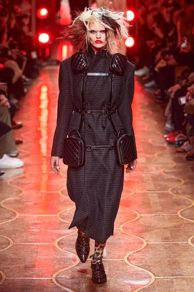 Look 24